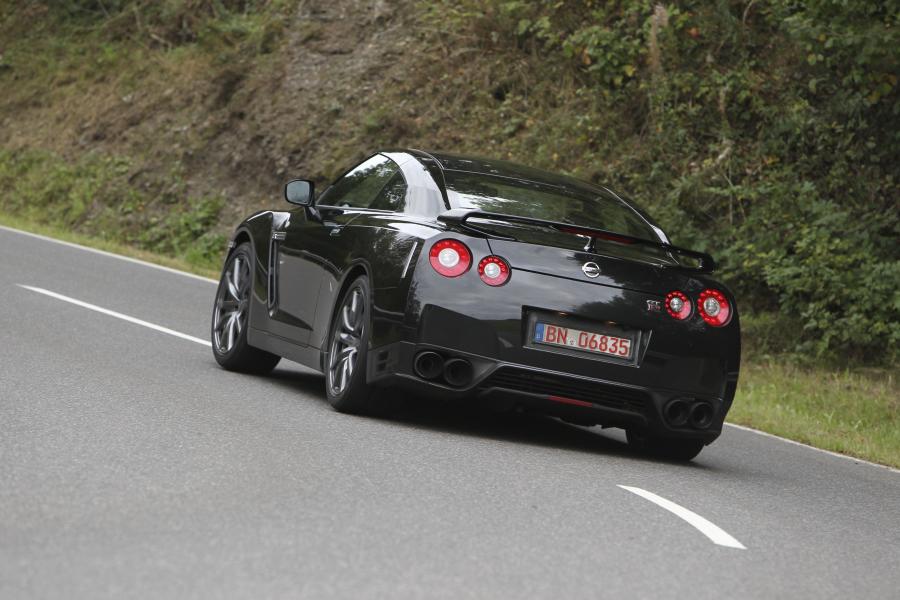  Nissan GT-R 2013 года  (EU) (фото 48 из 69)